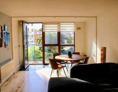 Bright & Modern 2BR 2BT in the Dublin Docklands