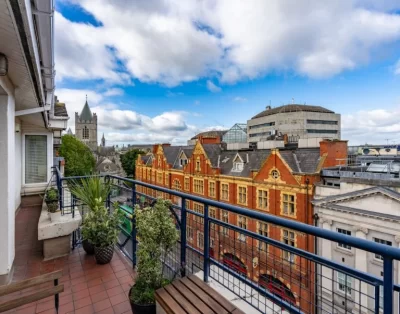 Stylish 2 Bedroom Dublin penthouse with two balconies